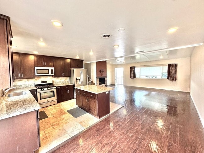 Photo - Huge Oak Park Home! 4bd/2.5ba house with incredible yard w/ VIEWS + spa, A/C, garage, W/D!