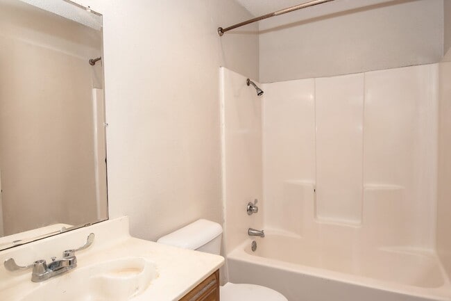 Building Photo - PEPERPORT.3902-3904 Unit 3904 Rental