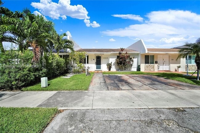 Building Photo - 4260 SW 68th Ct