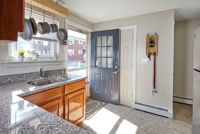 Photo - 147 Salmon Brook Dr Unit 70-147