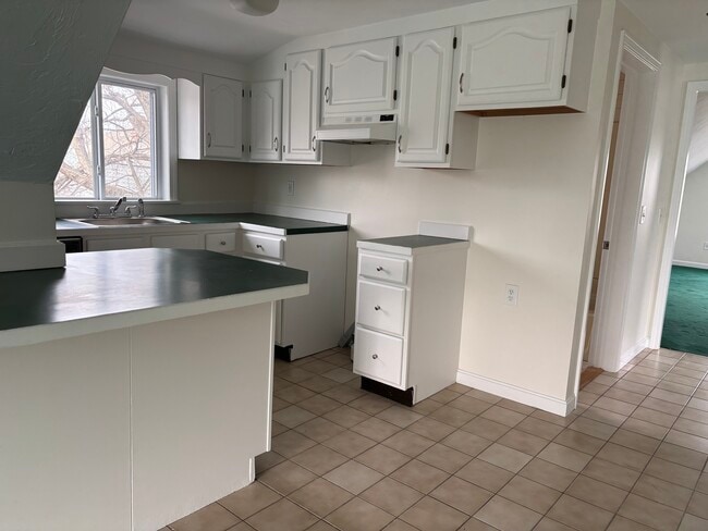 133 Vernon St Unidad Third Floor Apartment