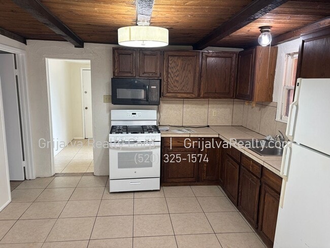 Photo - 2020 N Madelyn Ave Unidad 2020