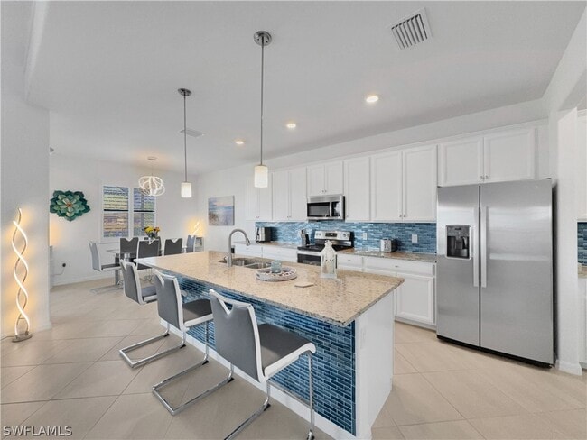 Building Photo - 3319 Menores Wy