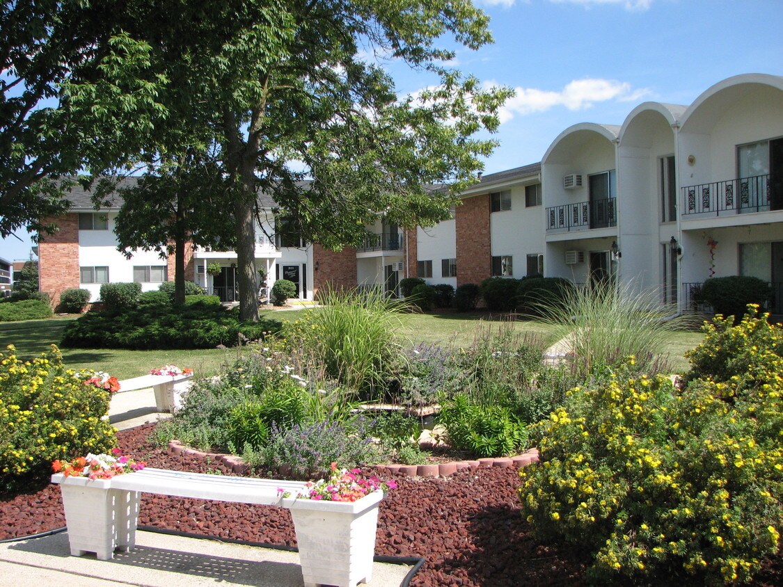 Photo - Bluemound Village