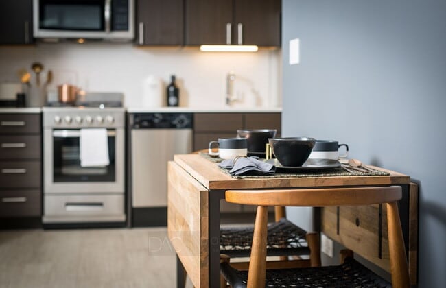 Photo - 700 N La Salle Dr