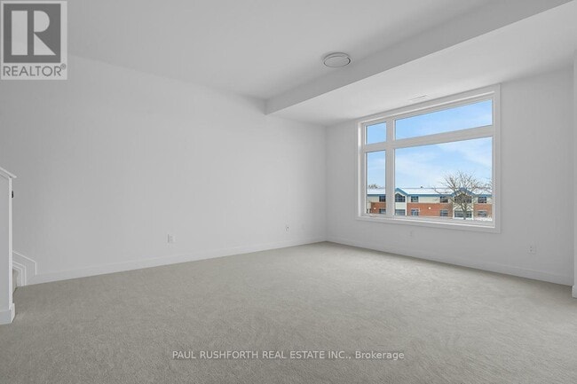 Photo - 1027 Silhouette Private