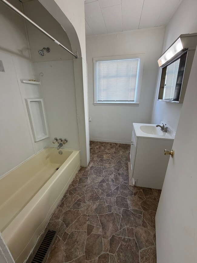 Photo - 304 Ewing Ave