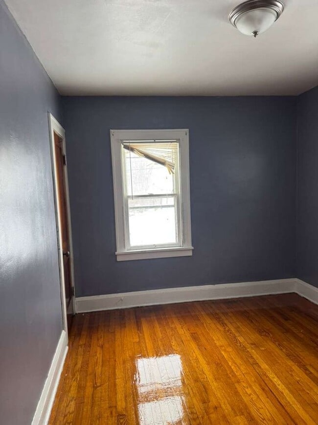 Building Photo - 4078 E 143rd St Unit A – Lower