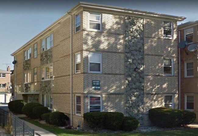 Building Photo - 8614 W Berwyn Ave