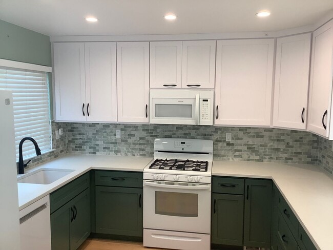 Photo - Updated 2 bedroom, 2 1/2 bathroom townhouse in downtown Sebastopol