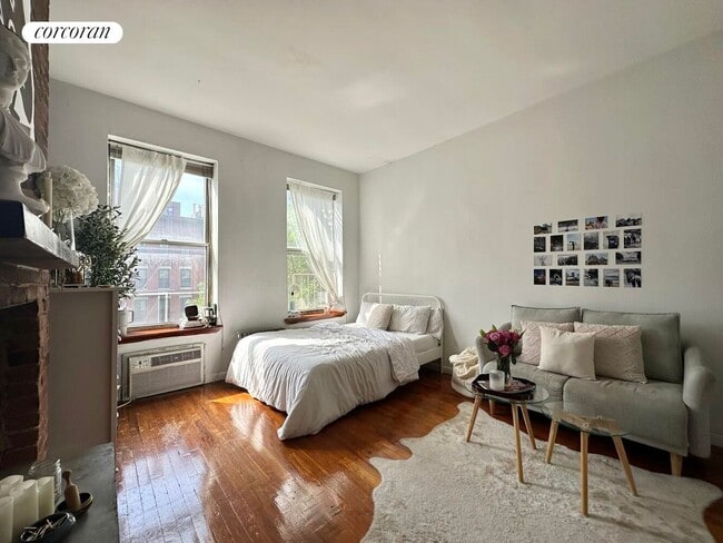 Photo - 1670 York Ave