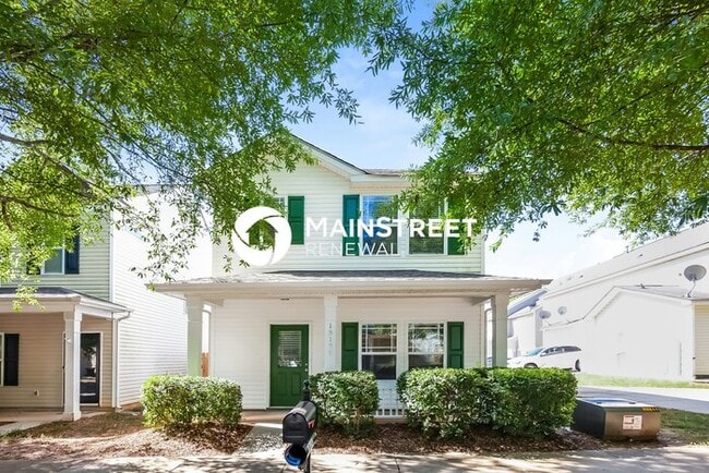 Building Photo - 3 Bedroom Pet-Friendly Home in Huntersville, NC with Main Street Renewal