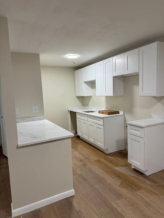 Photo - Spacious 1 Bed - 1 Bath Apartment in Cranston Unit 433 Oaklawn Ave 322