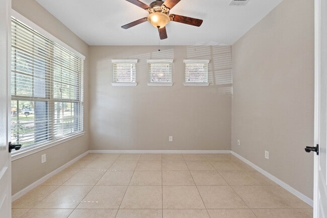 Photo - 208 Forest Peak Way