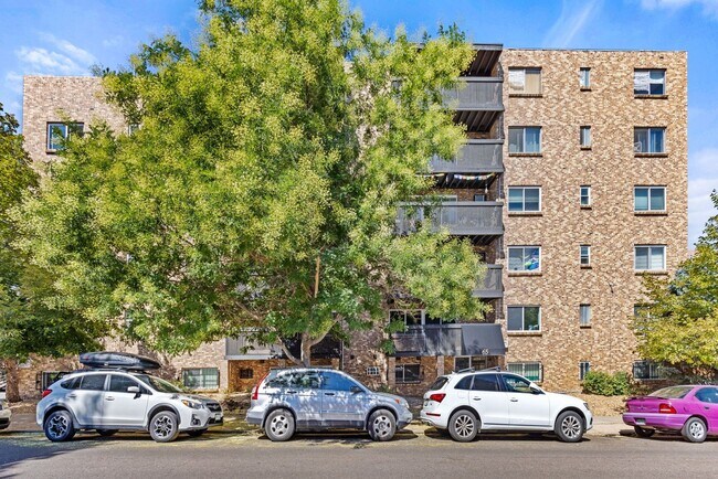 Building Photo - Condo with Mountain Views Near Wash Park &...