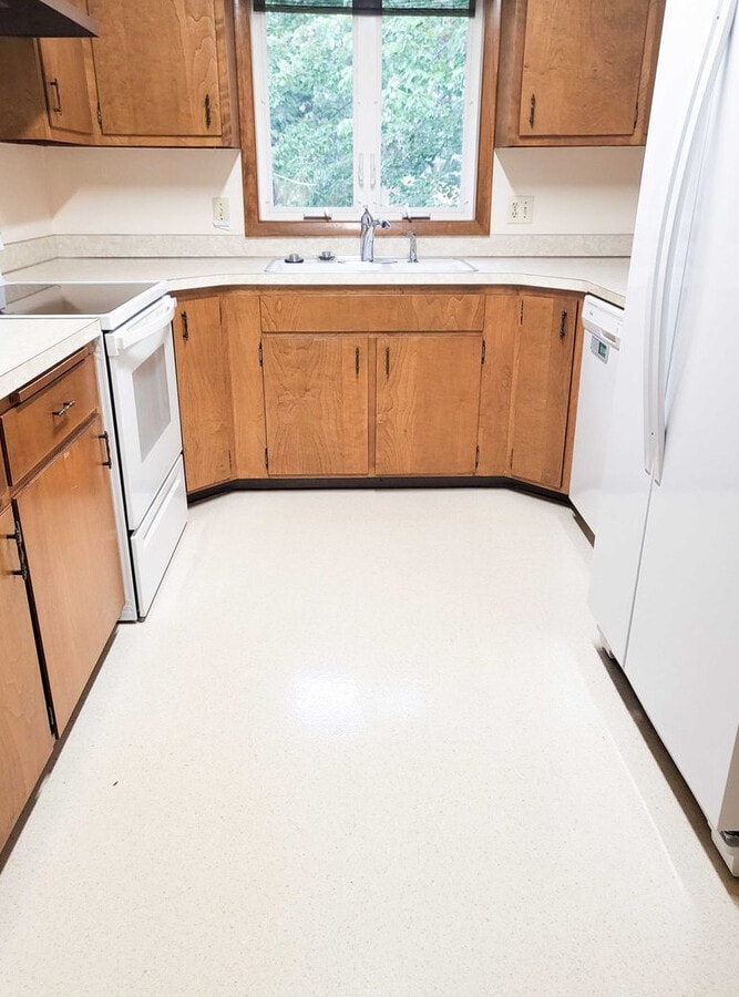 Photo - 4872 Elmwood St