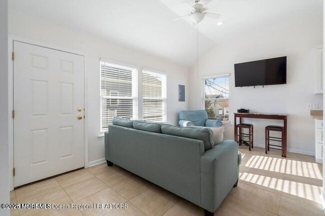 109 W Pompano Way