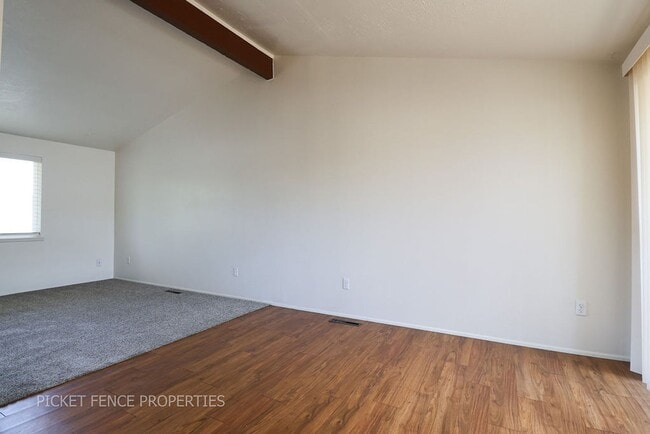 Photo - 1488 E 8th St Unit 2
