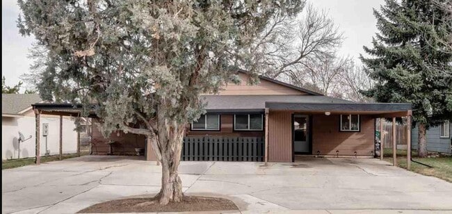 Building Photo - Charming 2 Bedroom Home in Downtown Boise - Off Broadway