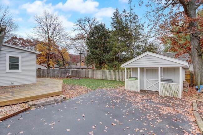 Photo - W176S6956 Lake St