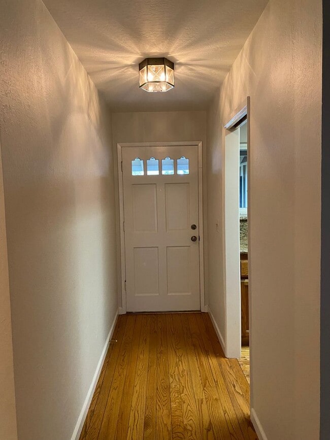 Photo - Well maintained 3 bed 2 bath home in Thousand Oaks neighborhood available!