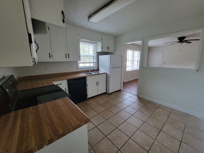 Photo - 2 bed 1 bath in Bogart!