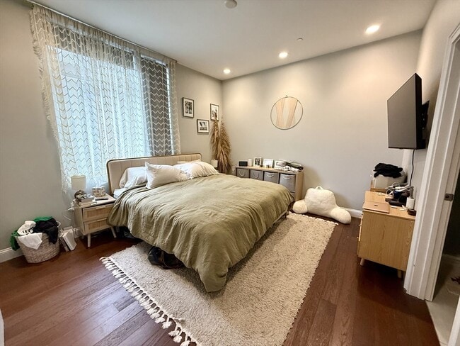 Photo - 170 W Broadway Unit 201