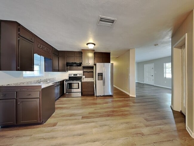 Photo - 1627 N Powers Dr