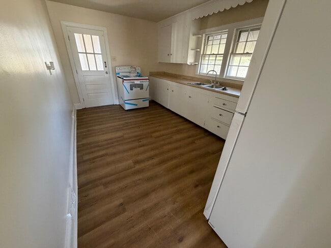 Photo - 20 Rutherford Ln