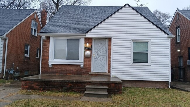 Building Photo - 3 bed/1 bath bungalow - Now Available!
