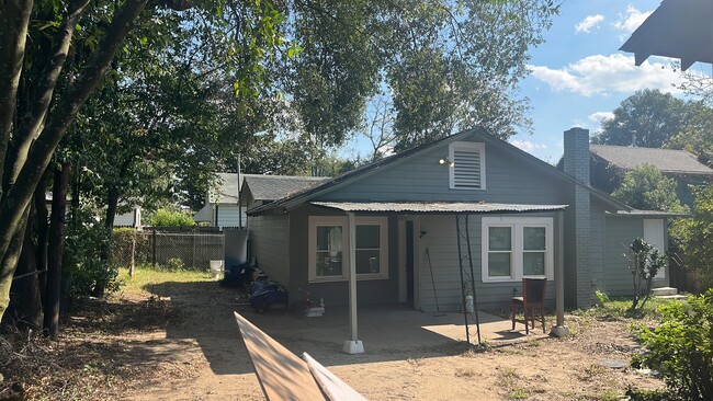 Building Photo - 2015 Grayson St