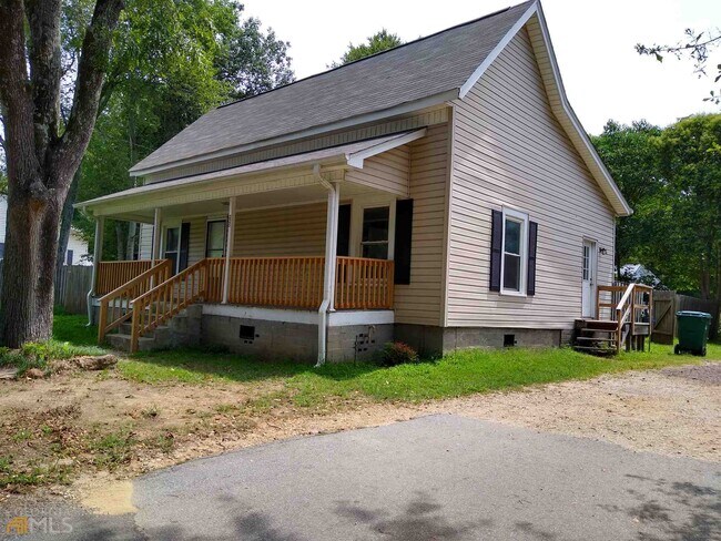 Building Photo - 225 S Webb St Rental