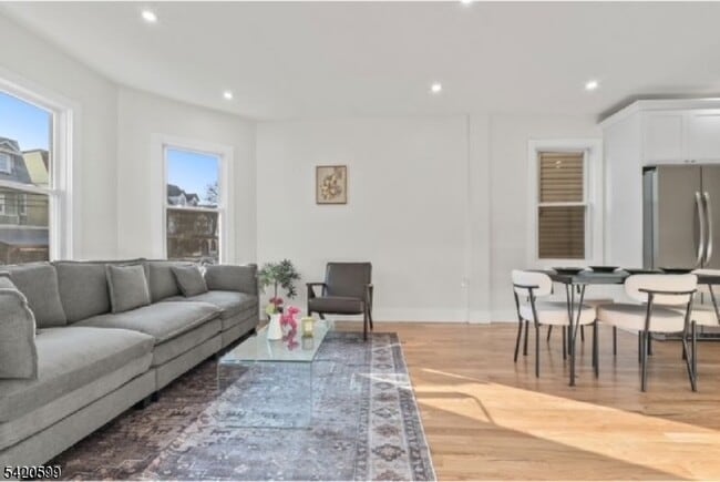 Photo - 180 N 12th St