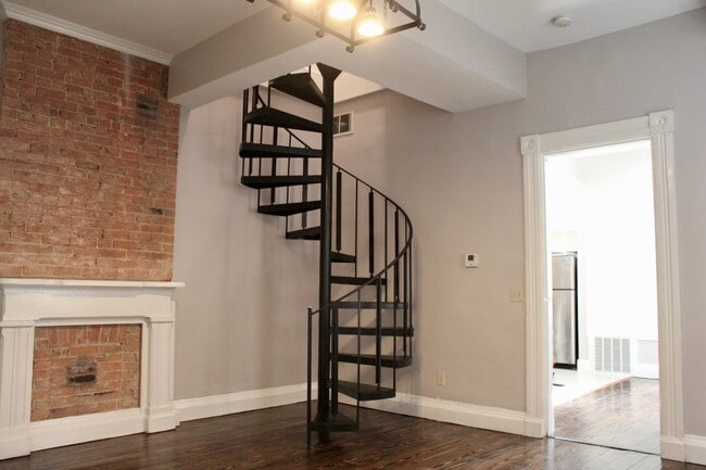 Photo - 541 E 13th St Unit Apartment #2