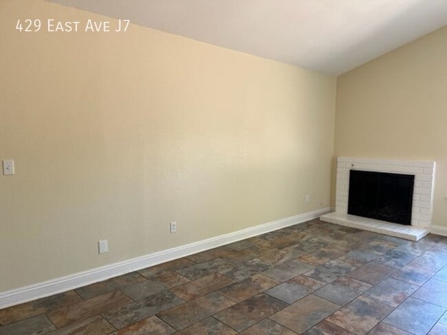 Photo - 429 E Avenue J7