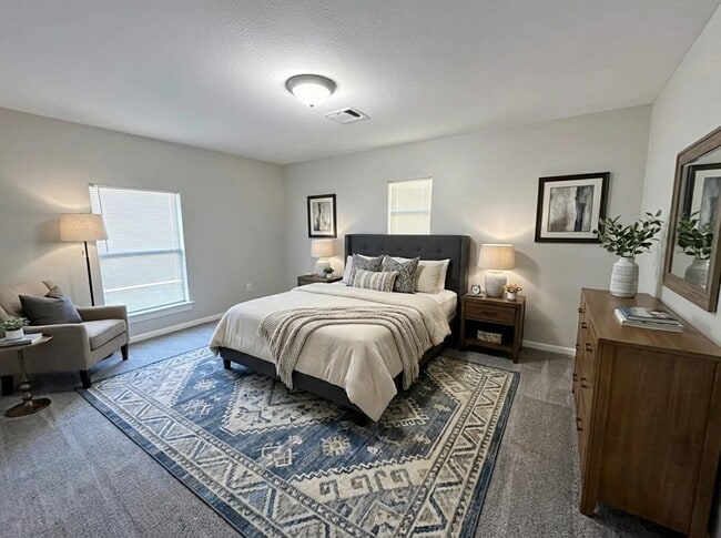 Photo - 866 N Victory Dr