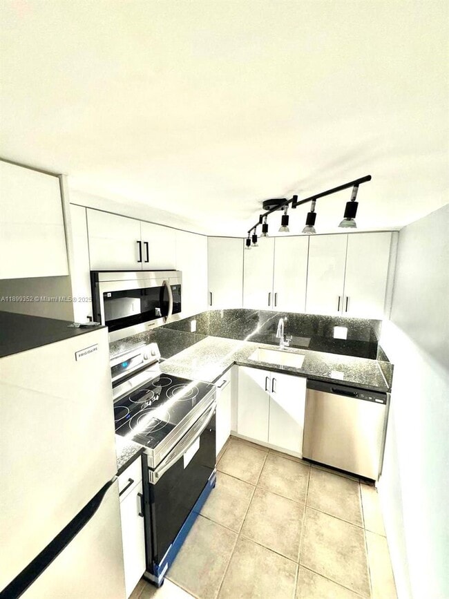 Photo - 400 NE 18th Ave Unit 206
