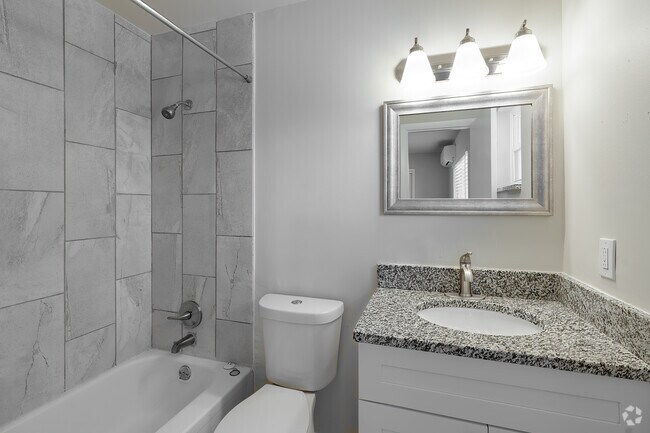 1 habitación, 1 baño - 586 pies cuadrados - Baño