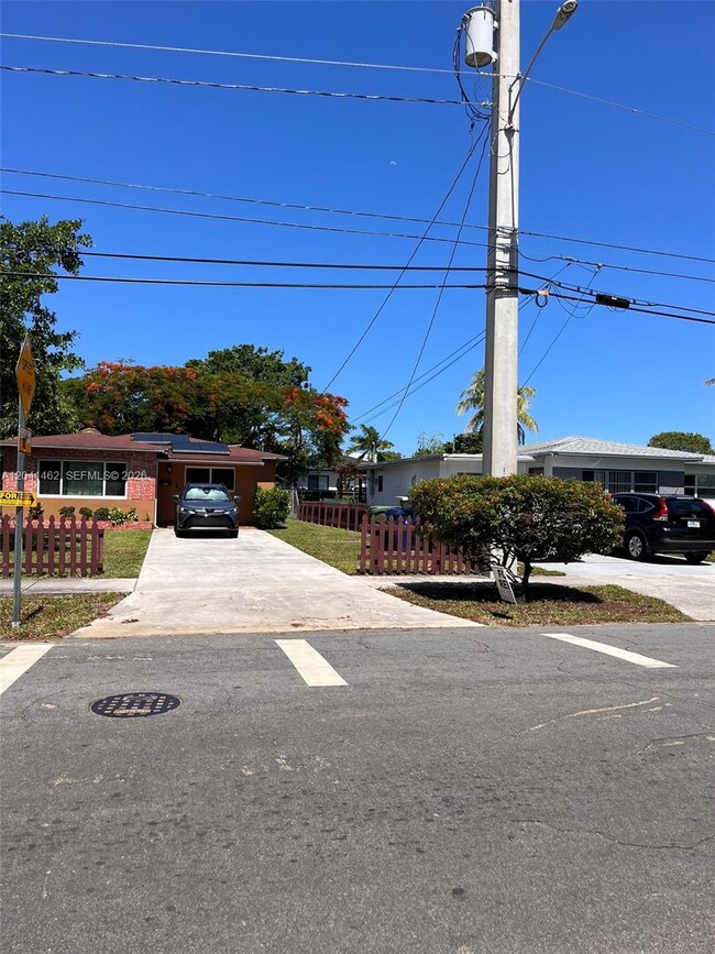 Photo - 124 NW 6th Ave