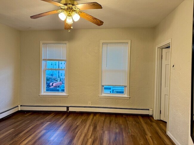 Photo - 230 Havre St Unit 2