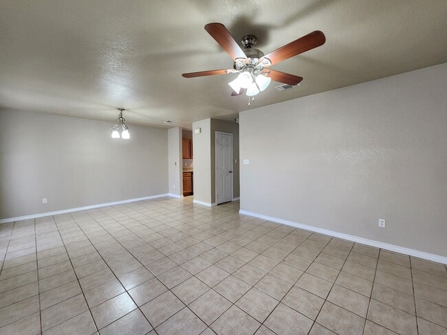 Photo - 3/2.5/1 Townhome / Close to Landa Park / ...