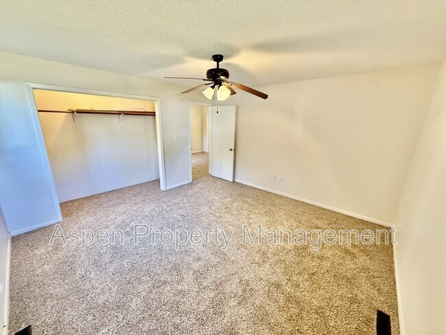 Photo - 420 Hedge Ave