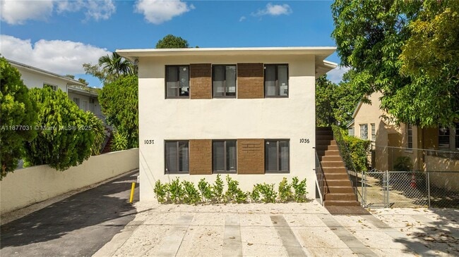 Building Photo - 1035 SW 4th St Unit 1