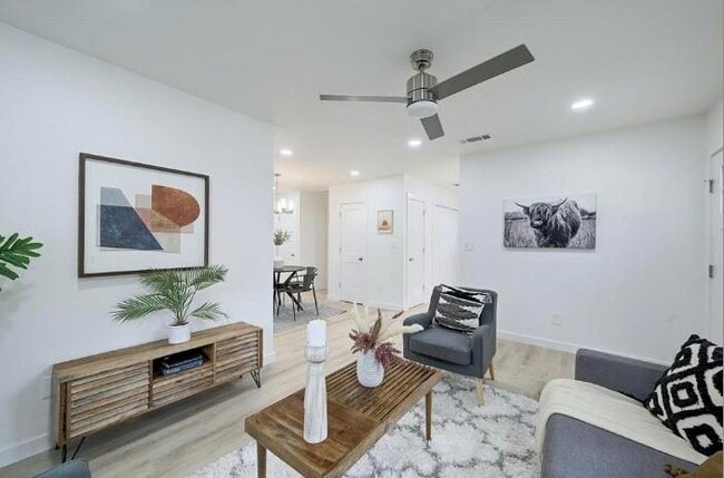 Photo - 11403 Leander St