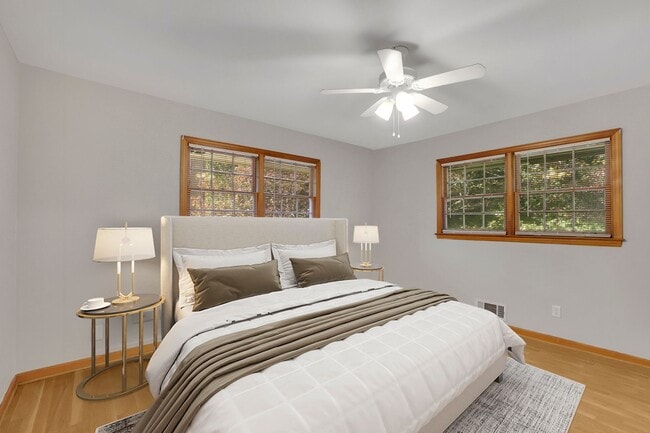 Photo - 5055 Cascade Rd