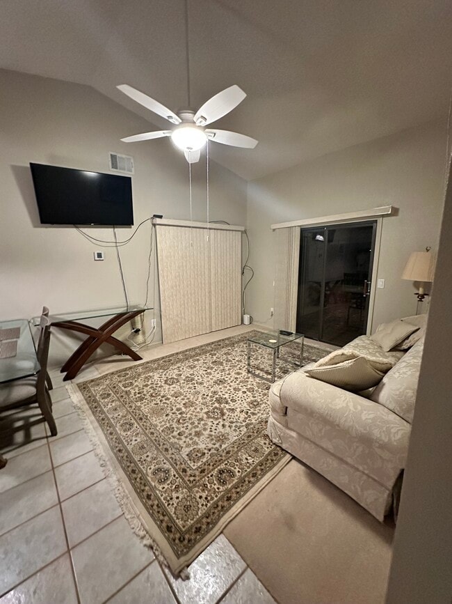 Photo - 1112 E Corktree Cir