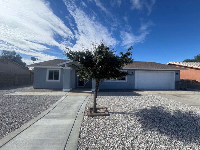 Building Photo - "Newly Renovated 4-Bedroom, 2 Bathroom Home in Yuma!"