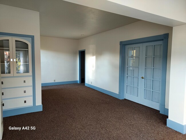 514 W Mercury St Unit Upstairs duplex