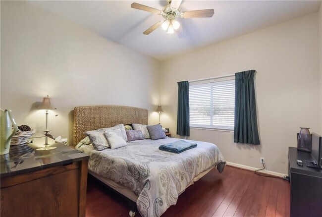 Photo - 1252 Lacey Oak Loop