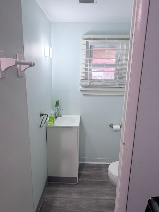 Building Photo - Bridesburg 3 BDR 1.5 Ba home available for RENT!